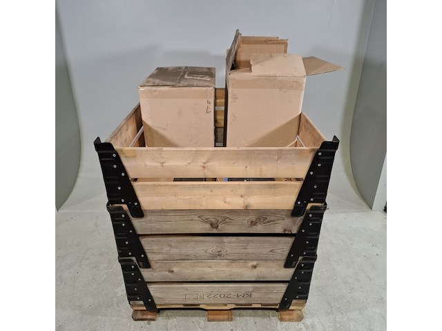 4x prullenbak en partij werkoveralls, o.a dupont - afbeelding 1 van  7