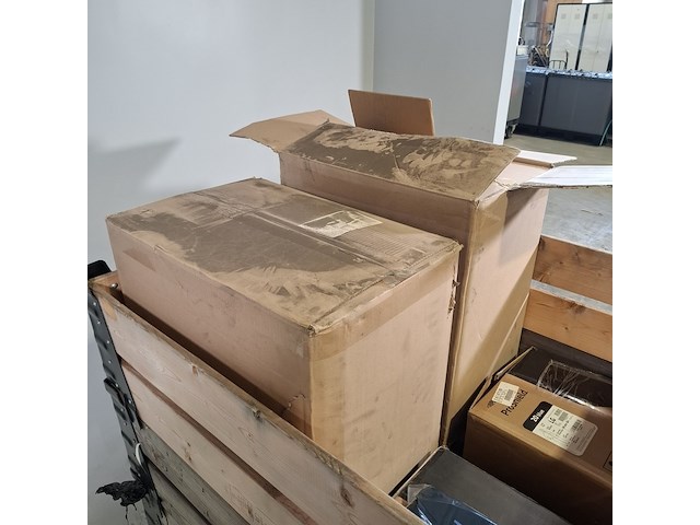 4x prullenbak en partij werkoveralls, o.a dupont - afbeelding 6 van  7