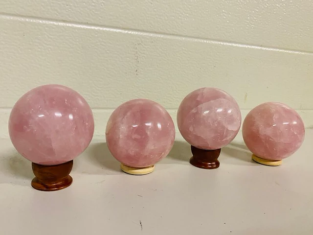 4x rozenkwarts bollen - afbeelding 1 van  5