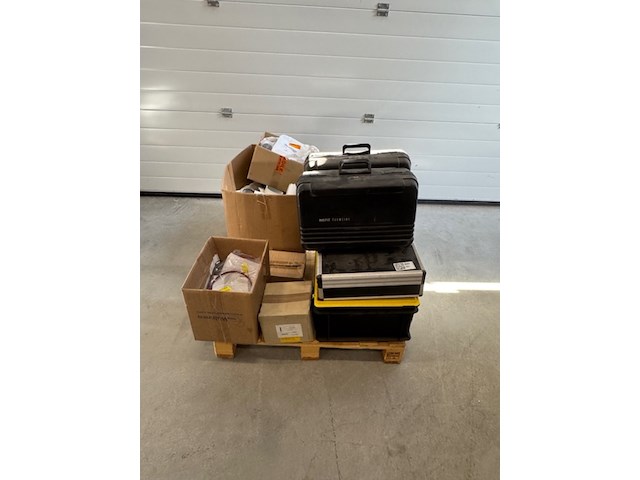 4x servicekoffer en partij onderdelen o.a.: intergas - afbeelding 1 van  32