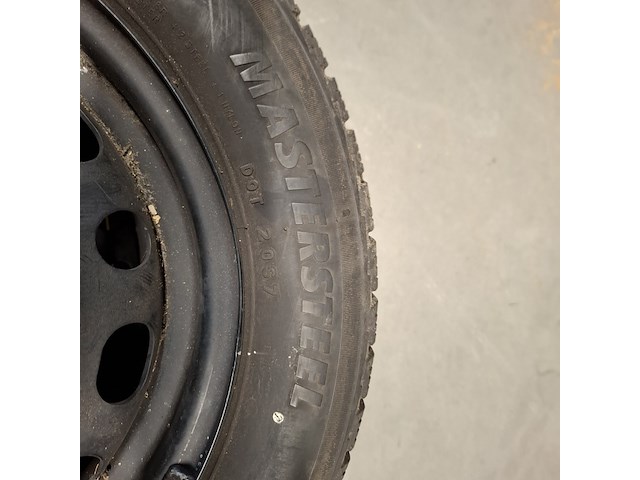 4x stalenvelgen met winterbanden , vinking en mastersteel, show tech ii en winter+ - afbeelding 15 van  17