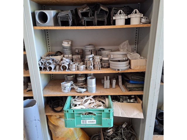 4x stellingkast met divers pvc hulpstukken - afbeelding 2 van  16