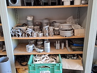 4x stellingkast met divers pvc hulpstukken - afbeelding 2 van  16