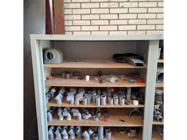 4x stellingkast met divers pvc hulpstukken - afbeelding 5 van  16