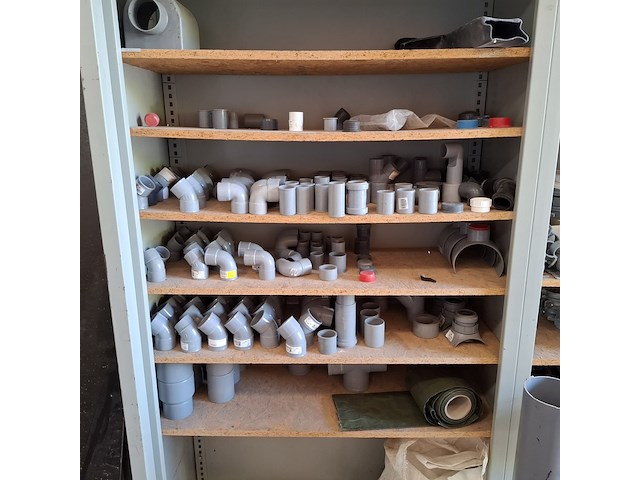 4x stellingkast met divers pvc hulpstukken - afbeelding 6 van  16