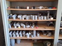 4x stellingkast met divers pvc hulpstukken - afbeelding 6 van  16
