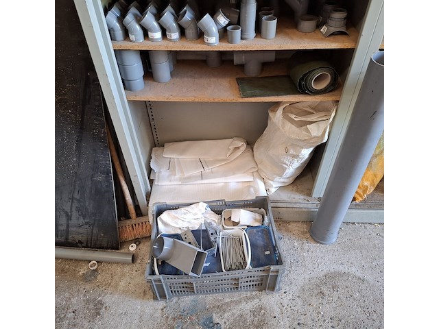 4x stellingkast met divers pvc hulpstukken - afbeelding 7 van  16