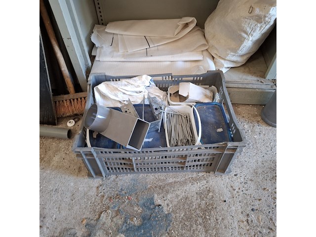 4x stellingkast met divers pvc hulpstukken - afbeelding 8 van  16