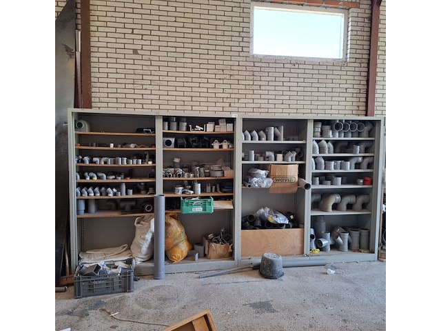 4x stellingkast met divers pvc hulpstukken - afbeelding 1 van  16