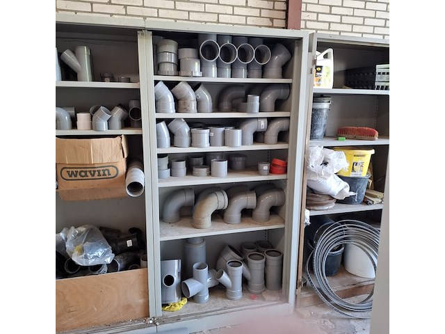 4x stellingkast met divers pvc hulpstukken - afbeelding 9 van  16