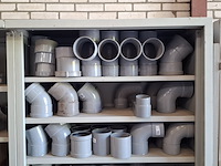 4x stellingkast met divers pvc hulpstukken - afbeelding 10 van  16