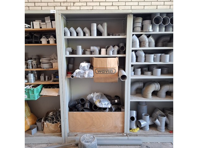 4x stellingkast met divers pvc hulpstukken - afbeelding 12 van  16