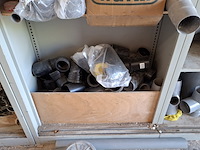 4x stellingkast met divers pvc hulpstukken - afbeelding 14 van  16