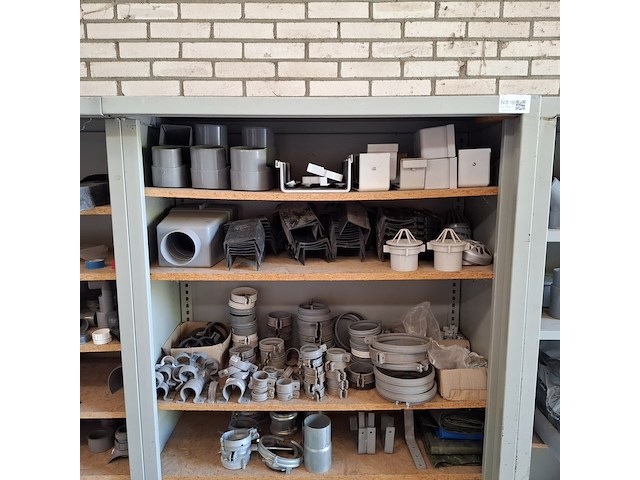 4x stellingkast met divers pvc hulpstukken - afbeelding 16 van  16