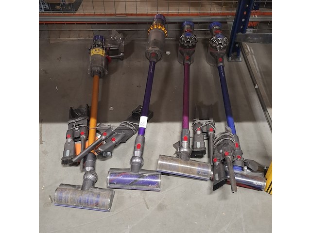 4x stofzuigers, dyson, v11, v10, v8 - afbeelding 1 van  11
