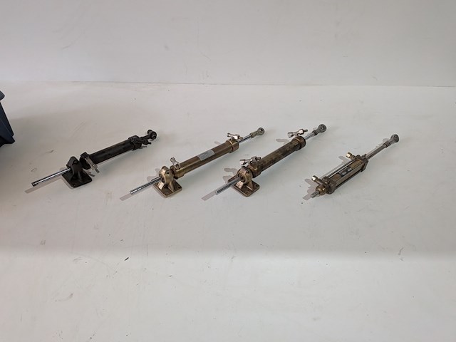 4x stuurcilinder - afbeelding 1 van  13
