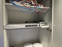 4x switch en 2x access point uunifi, switch en ap ac pro - afbeelding 1 van  6