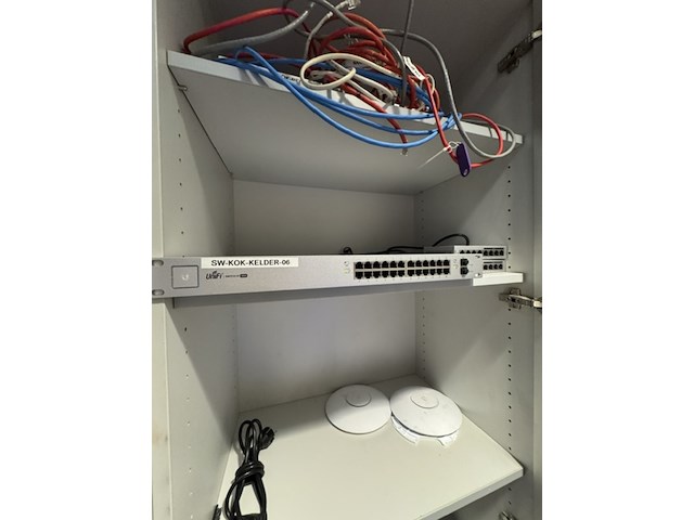 4x switch en 2x access point uunifi, switch en ap ac pro - afbeelding 4 van  6