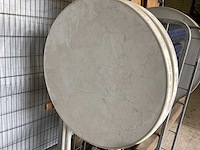 4x tuinbanken, 10x stoelen, 5x staantafels - afbeelding 4 van  7