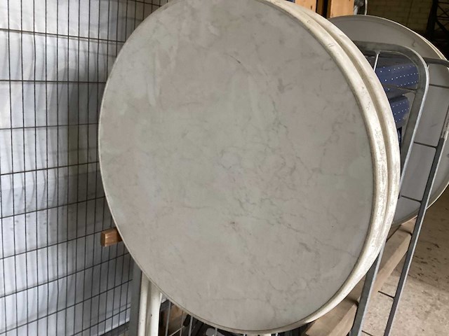 4x tuinbanken, 10x stoelen, 5x staantafels - afbeelding 4 van  7