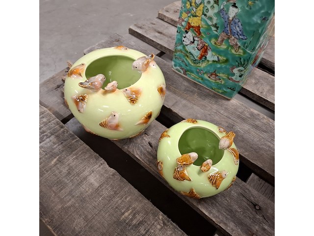 4x vaas, 1x chinese pot en 1x bijzettafel - afbeelding 9 van  11