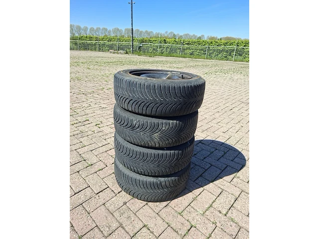 4x velg (4-gaats) met winterbanden - afbeelding 2 van  6