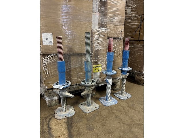 4x verstelbare voetspindel steiger - afbeelding 1 van  5