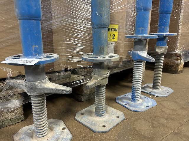 4x verstelbare voetspindel steiger - afbeelding 3 van  5