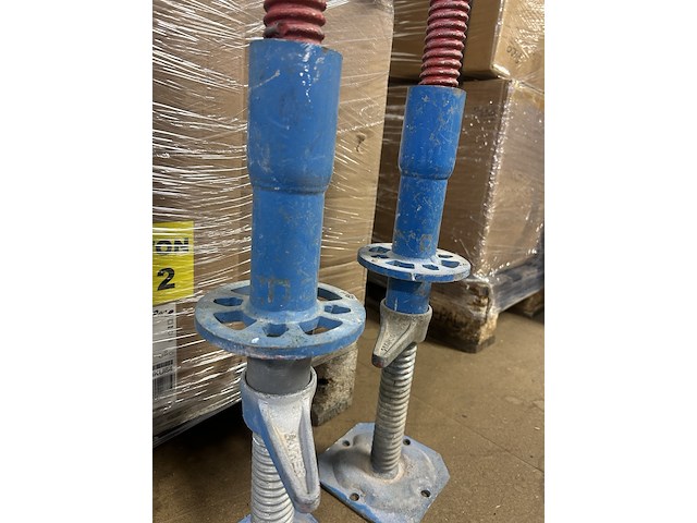 4x verstelbare voetspindel steiger - afbeelding 4 van  5