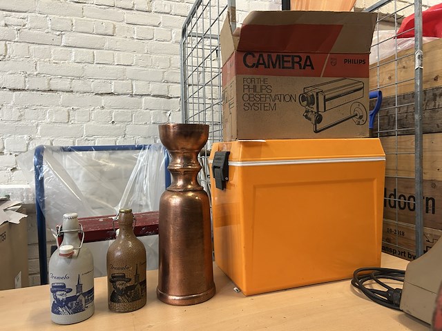 4x vintage artikelen w.o. koelbox, camera w.o. philips, saporro - afbeelding 1 van  5