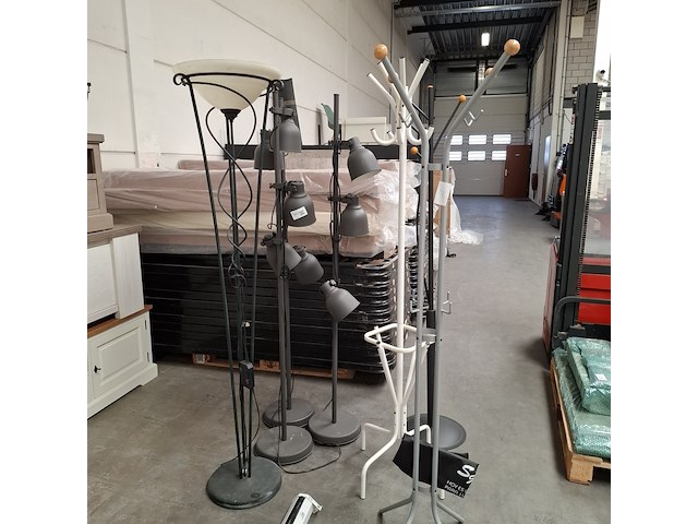 4x vloerlamp met 3x kapstok - afbeelding 1 van  6
