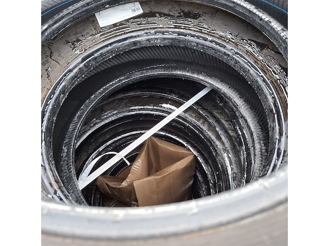 4x vrachtwagenband en 2x autoband, michelin, continental, o.a xzl, lm90 - afbeelding 2 van  12