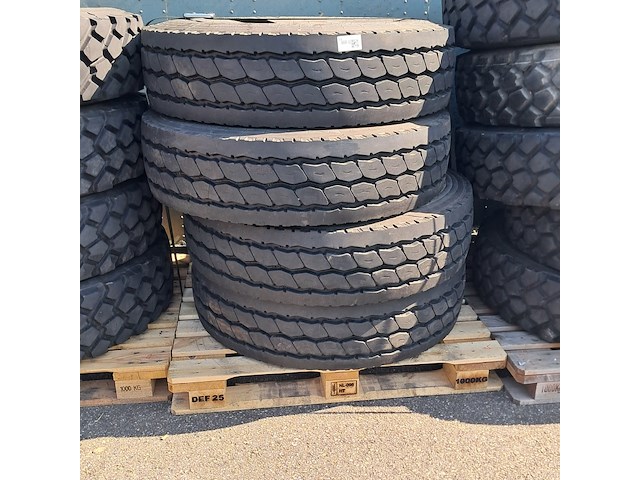 4x vrachtwagenband, michelin, x works xzy - afbeelding 1 van  5