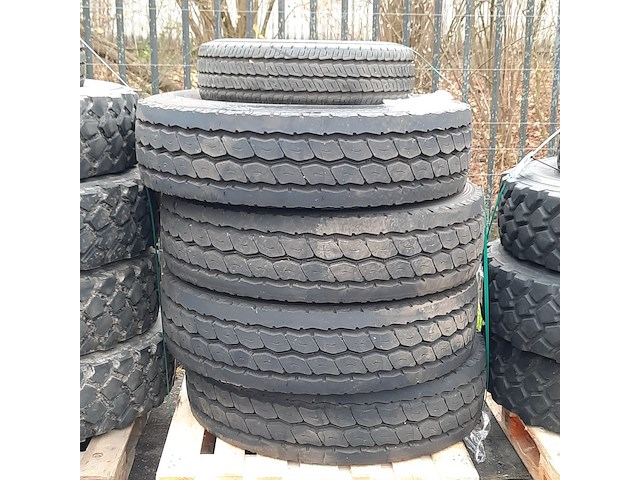 4x vrachtwagenband, michelin, xzy-2 - afbeelding 1 van  7
