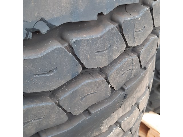 4x vrachtwagenband, michelin, xzy-2 - afbeelding 7 van  7