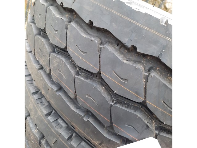 4x vrachtwagenband, michelin, xzy-2 - afbeelding 7 van  7