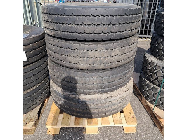 4x vrachtwagenband, michelin, xzy-2 - afbeelding 1 van  7