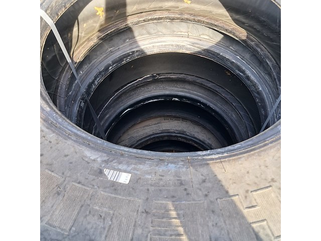 4x vrachtwagenband, michelin, xzy-2 - afbeelding 4 van  7