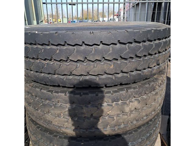 4x vrachtwagenband, michelin, xzy-2 - afbeelding 7 van  7