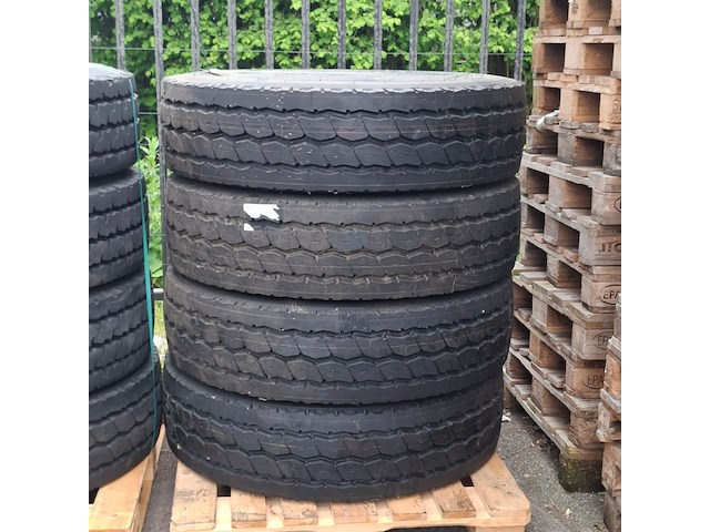 4x vrachtwagenband, michelin, xzy-2 - afbeelding 1 van  7