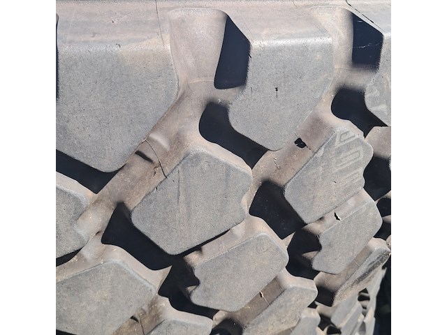 4x vrachtwagenband, michelin - afbeelding 5 van  7