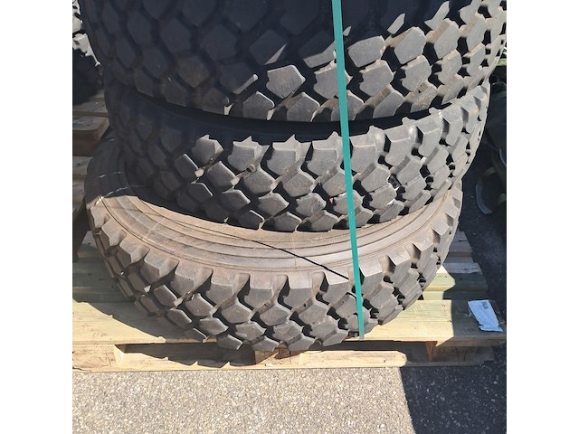 4x vrachtwagenband, michelin - afbeelding 6 van  7