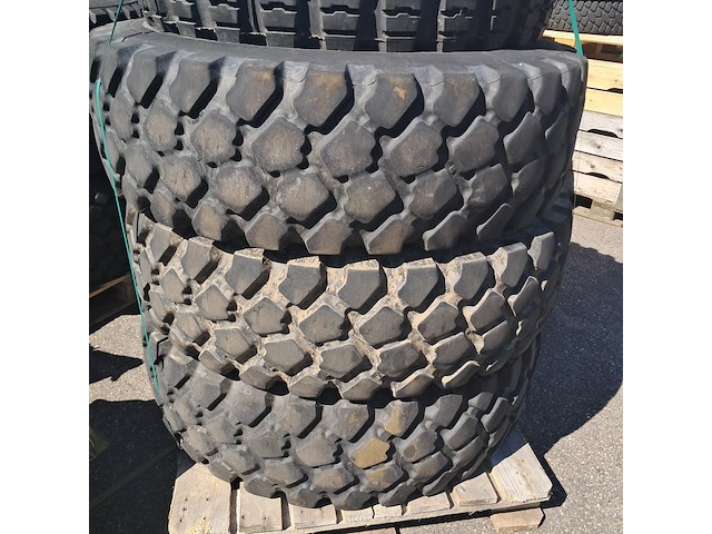 4x vrachtwagenband, o.a michelin, continental - afbeelding 5 van  6