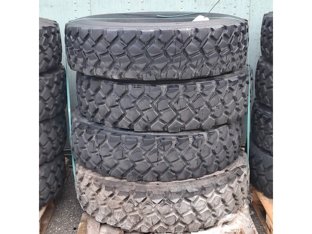 4x vrachtwagenband, o.a. michelin, o.a. xzl - afbeelding 1 van  6