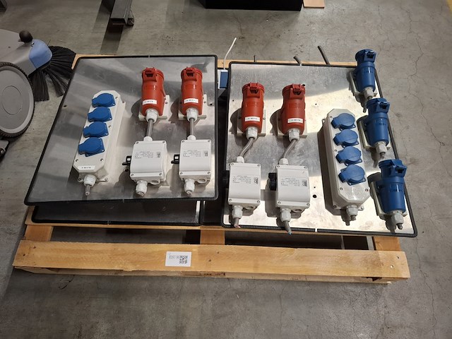 4x wandstroomverdeler - afbeelding 1 van  4