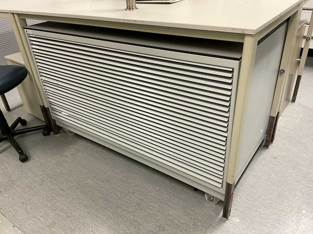 4x werkbank, 5x roldeurkast, 2x schuifdeurkast, 2x ladekast - afbeelding 3 van  20