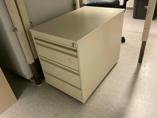 4x werkbank, 5x roldeurkast, 2x schuifdeurkast, 2x ladekast - afbeelding 5 van  20