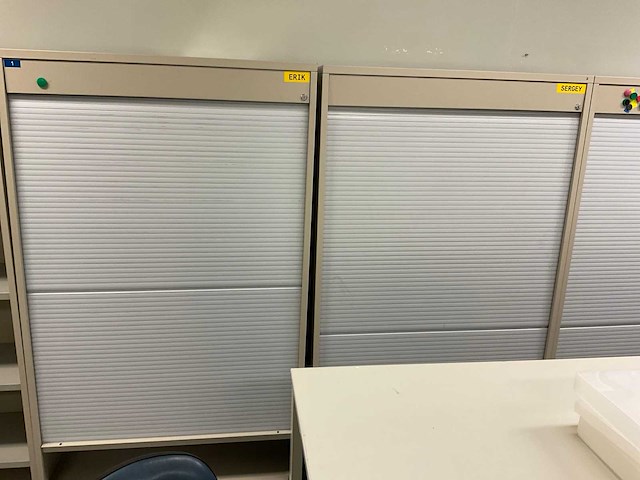 4x werkbank, 5x roldeurkast, 2x schuifdeurkast, 2x ladekast - afbeelding 17 van  20