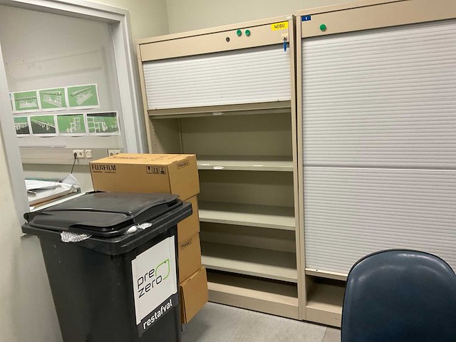 4x werkbank, 5x roldeurkast, 2x schuifdeurkast, 2x ladekast - afbeelding 18 van  20