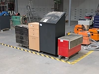 4x werkplaatskast en 1x magneetbord